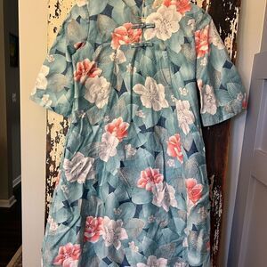 Sun Fashions Honolulu Hawaii vintage women’s Robe Housecoat. Size 6 w pockets.